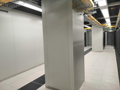 數(shù)據(jù)中心弱電機房應(yīng)該如何布線施工？